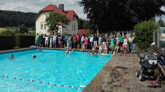 Vereine und Verbände OB Lischeid Schwimmbadfest Bild 1