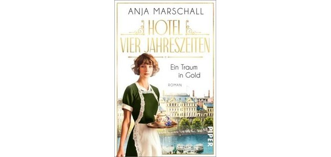 Auf dem Bild ist das Cover des Buches Hotel vier Jahreszeiten ein Traum in Gold zu sehen; ein Roma von Anja Marschall erschienen im Piper Verlag; Es ist eine Frau zu sehen, die in einer Altstadt vor einem Fluss steht; Sie trägt eine Schürze und hält ein Tablett mit Kaffeeservice in der Hand.