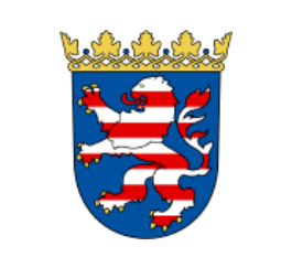 Auf dem Bild ist das Wappen des Bundesland Hessen zu sehen. Ein blaues Wappen mit goldener Krone und rot weiß gestreiftem Löwe.