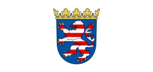 Auf dem Bild ist das Wappen des Bundesland Hessen zu sehen. Ein blaues Wappen mit goldener Krone und rot weiß gestreiftem Löwe.