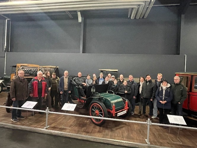 Auf dem Bild die Reisegruppe der Jagdgenossenschaft Sebbeterode im Technikmuseum Sinsheim.